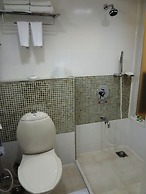 Hotel Kohinoor Continental, Airport