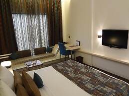 Hotel Kohinoor Continental, Airport