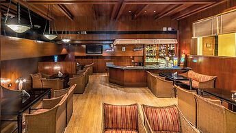 Hotel Kohinoor Continental, Airport