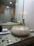 Hotel Kohinoor Continental, Airport