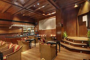 Hotel Kohinoor Continental, Airport