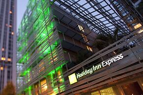 Holiday Inn Express Paris-Canal de la Villette, an IHG Hotel