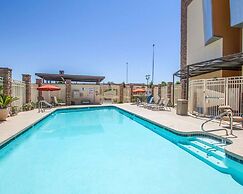 Comfort Suites Glendale - State Farm Stadium Area