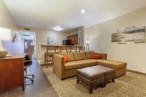 Comfort Suites Glendale - State Farm Stadium Area