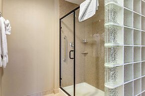 Comfort Suites Glendale - State Farm Stadium Area