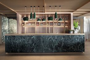 Eden Roc Resort Hotel