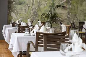 Eden Roc Resort Hotel