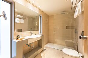 Eden Roc Resort Hotel