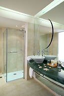 Eden Roc Resort Hotel