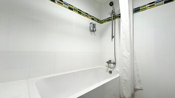 Pinnacle Lumpinee Park Hotel