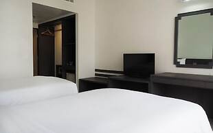 Pinnacle Lumpinee Park Hotel