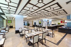 Pinnacle Lumpinee Park Hotel