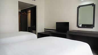 Pinnacle Lumpini Park Hotel
