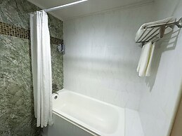 Pinnacle Lumpinee Park Hotel