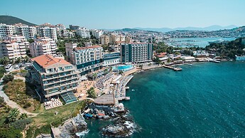 Charisma De Luxe Hotel