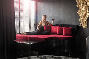 Charisma De Luxe Hotel