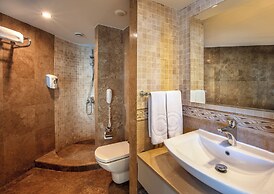 Charisma De Luxe Hotel