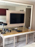 Charisma De Luxe Hotel