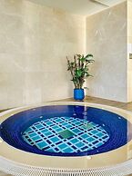 Charisma De Luxe Hotel