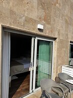 Charisma De Luxe Hotel