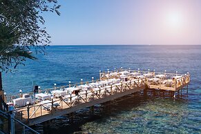 Charisma De Luxe Hotel