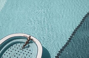 Charisma De Luxe Hotel