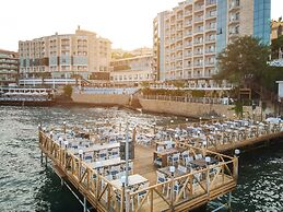 Charisma De Luxe Hotel