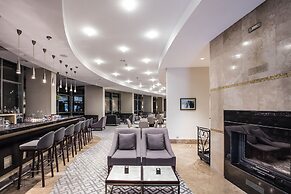 Charisma De Luxe Hotel