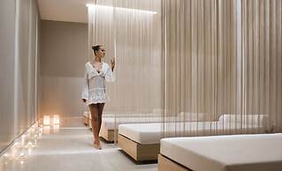 Charisma De Luxe Hotel