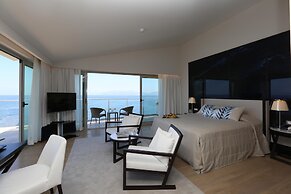 Charisma De Luxe Hotel