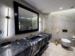 Charisma De Luxe Hotel