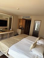 Charisma De Luxe Hotel