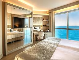 Charisma De Luxe Hotel