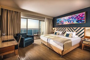 Charisma De Luxe Hotel