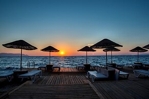 Charisma De Luxe Hotel