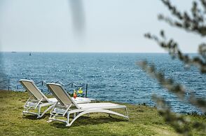 Charisma De Luxe Hotel