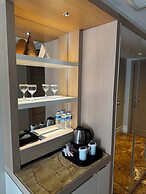 Charisma De Luxe Hotel