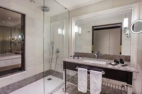Charisma De Luxe Hotel