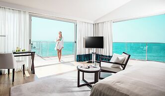 Charisma De Luxe Hotel