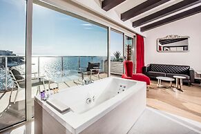 Charisma De Luxe Hotel