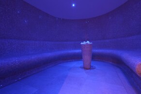 Charisma De Luxe Hotel