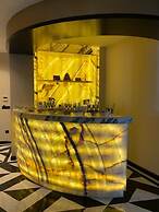 Charisma De Luxe Hotel