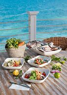 Charisma De Luxe Hotel