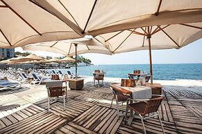 Charisma De Luxe Hotel