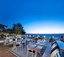 Charisma De Luxe Hotel