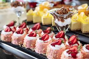 Charisma De Luxe Hotel