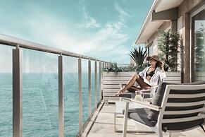 Charisma De Luxe Hotel