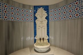 Charisma De Luxe Hotel