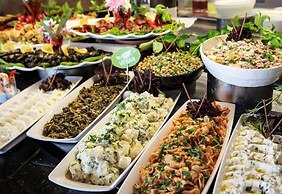 Charisma De Luxe Hotel