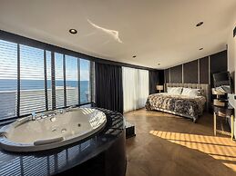 Charisma De Luxe Hotel